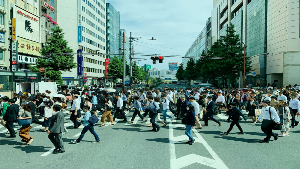 少子高齢化や人材不足…社会情勢が介護職の求人に与える影響とは?